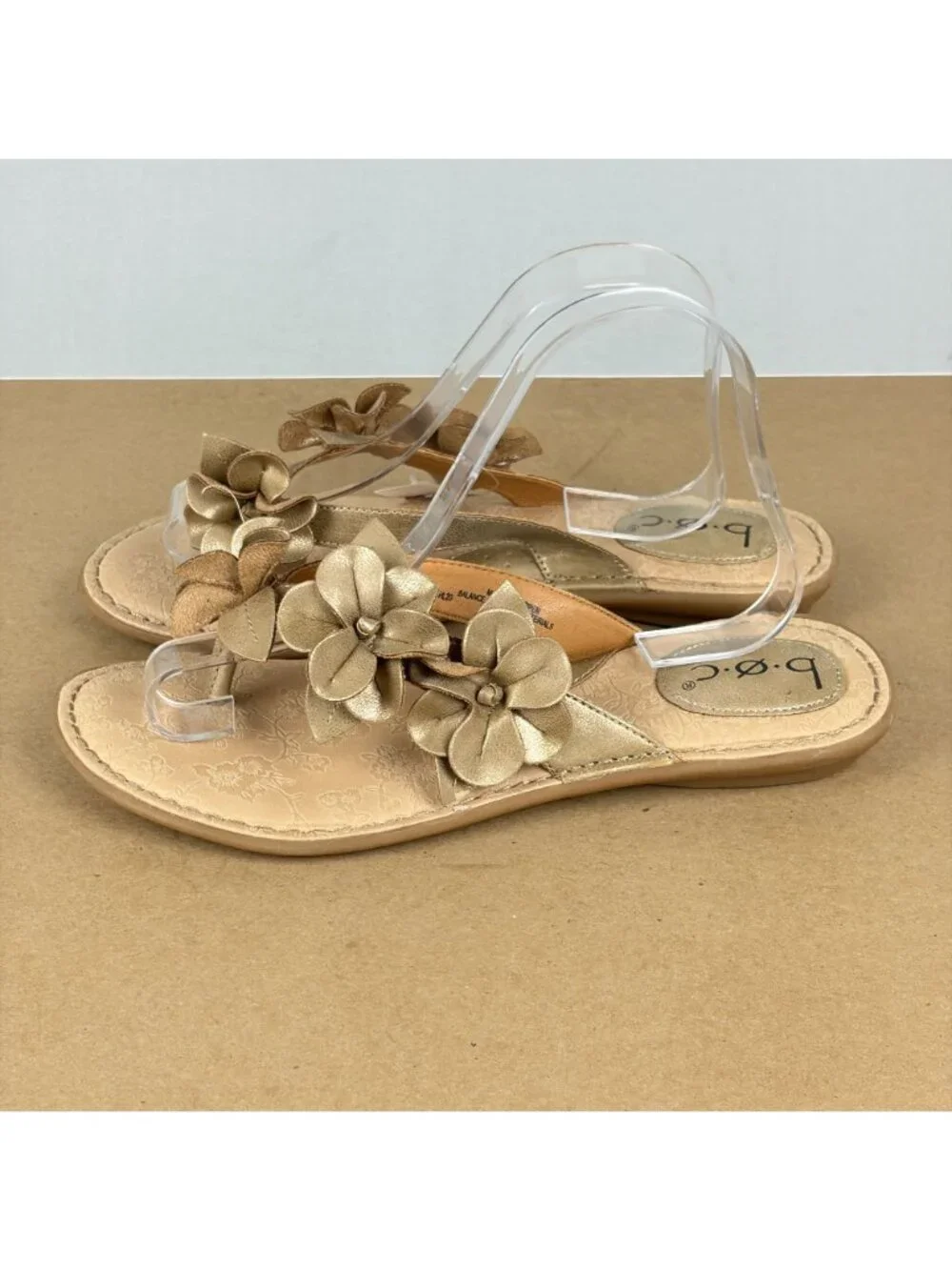 b.o.c. Born Floral Thong Sandals Womens 9 Tan/Gold Faux Leather Casual Slip On